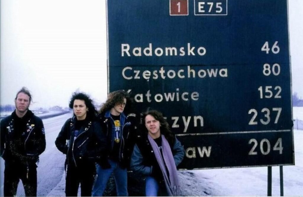 metallica pierwszy raz w polsce 1987 legendarne zdjęcie przy znaku